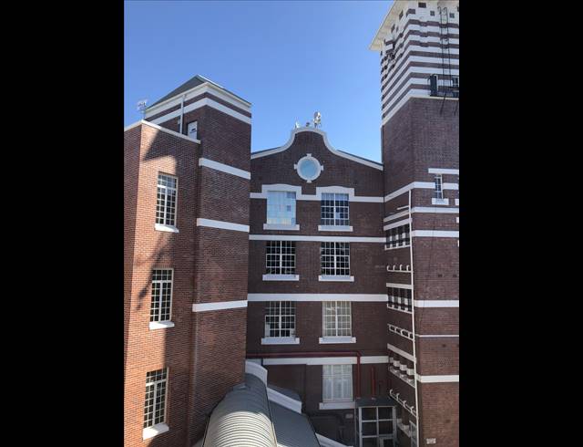 1,538M² OFFICE TO LET IN GARDENS
